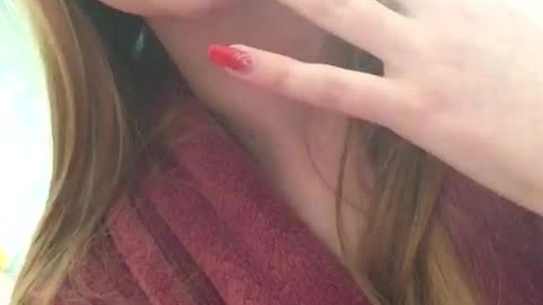 ⁣Finger sucking teen